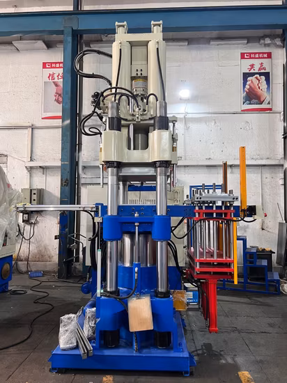 Vertikale 300-Tonnen-First-in-First-out-Gummispritzgussmaschine für alle Arten von Gummiprodukten, Herstellung von Gummisilikon
